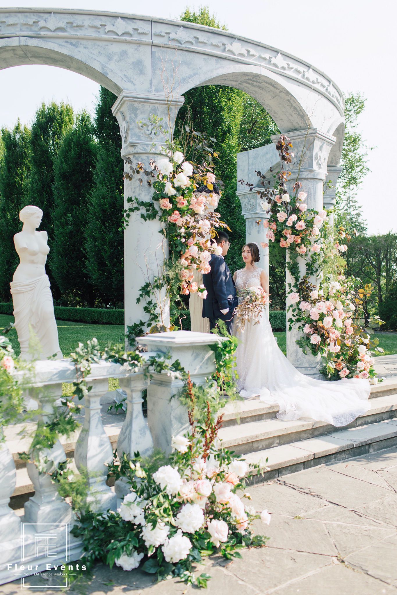 Fleurweddings-Wedluxe-graydon-hall-manor-yuki1