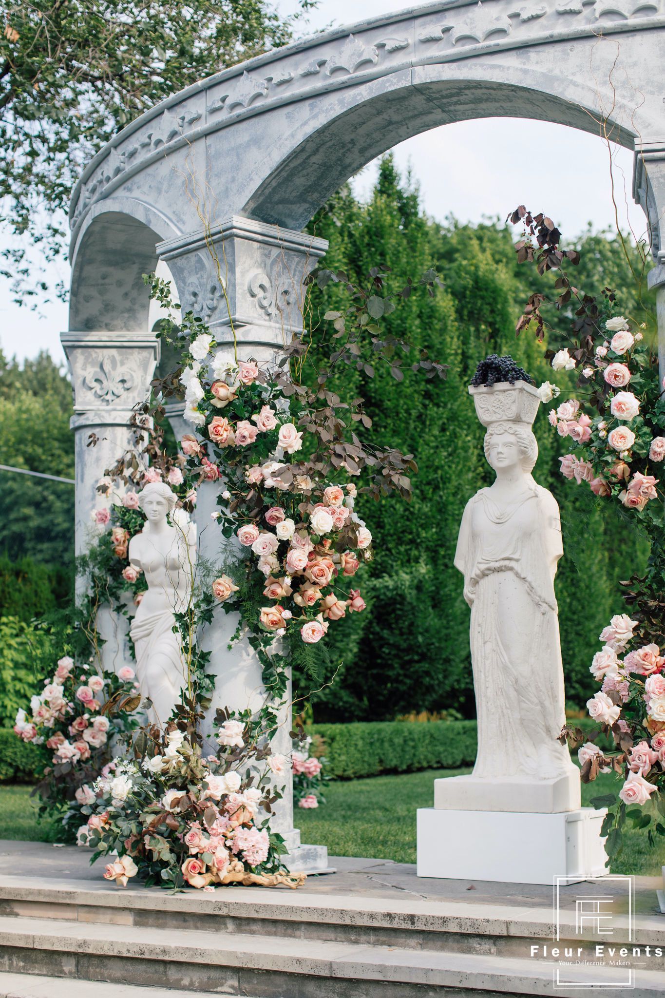 Fleurweddings-Wedluxe-graydon-hall-manor-yuki11