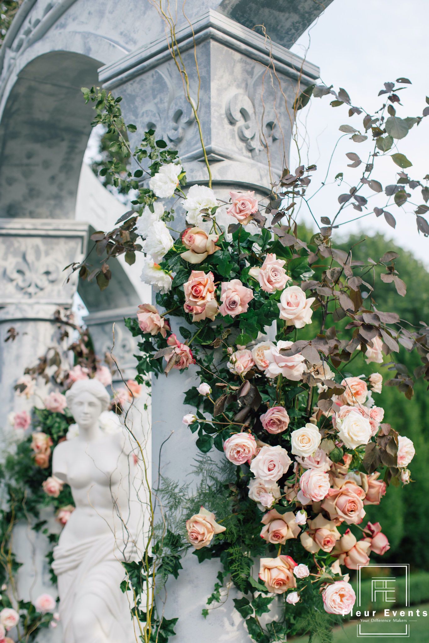 Fleurweddings-Wedluxe-graydon-hall-manor-yuki12