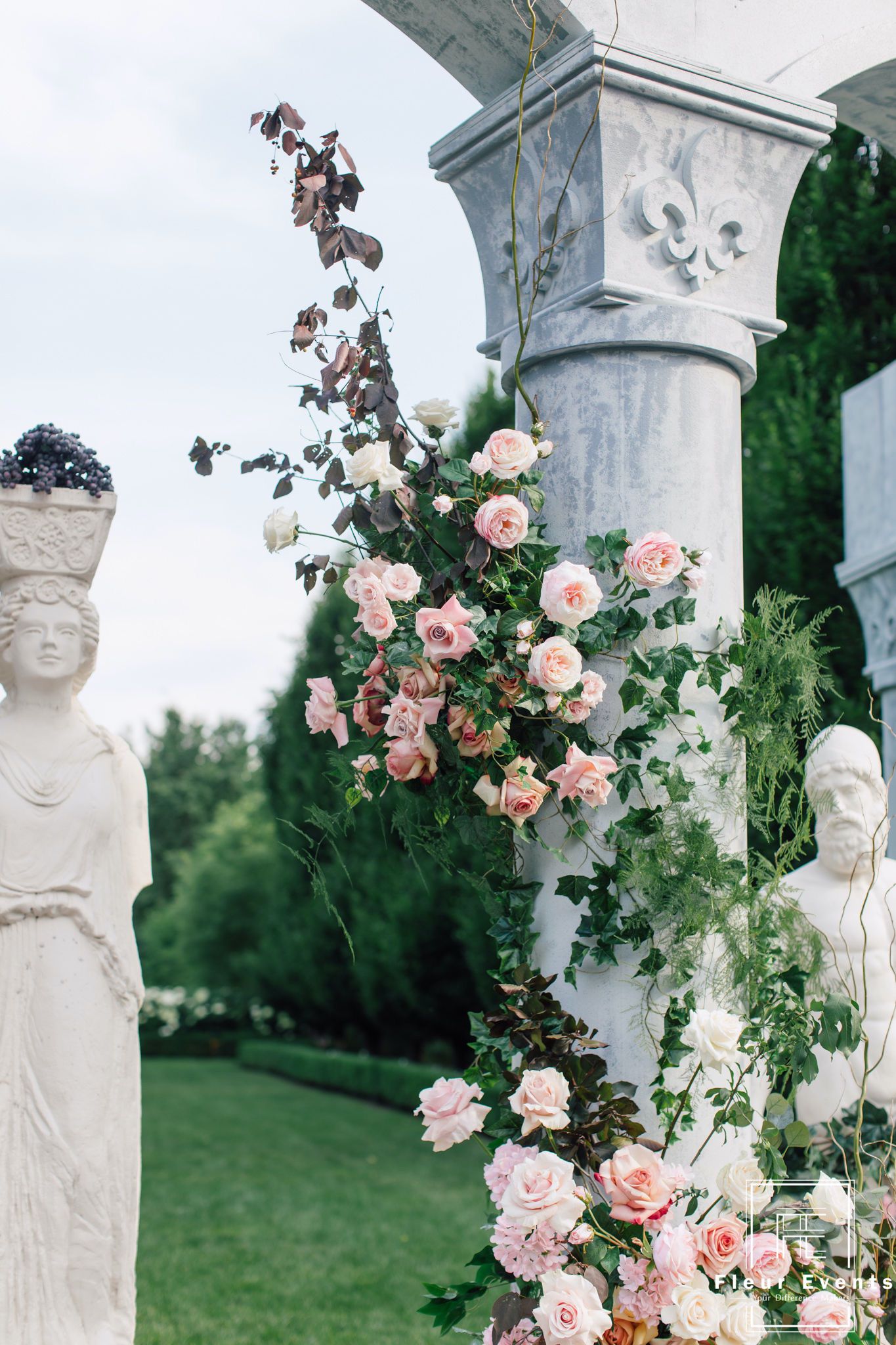 Fleurweddings-Wedluxe-graydon-hall-manor-yuki13