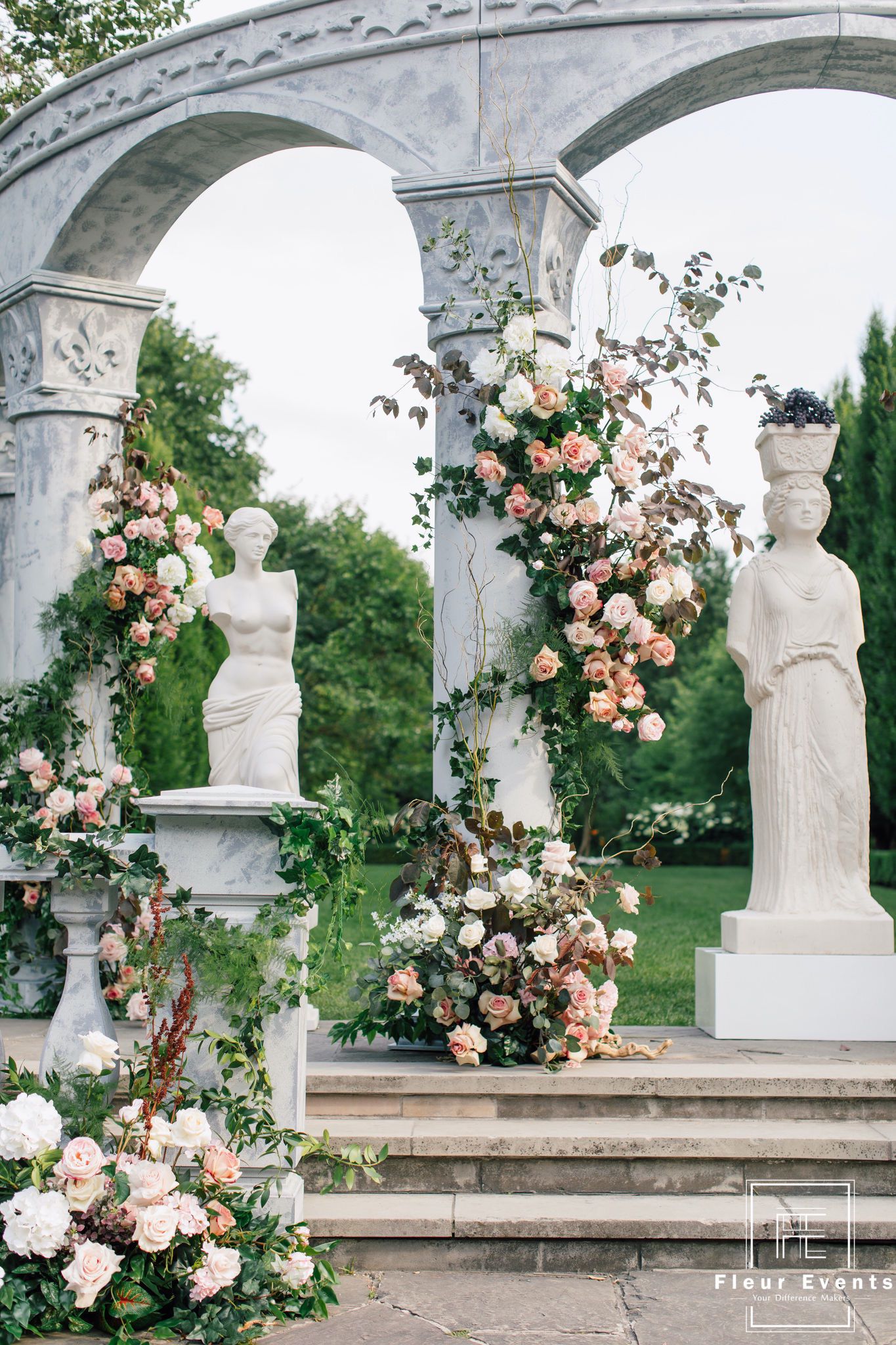 Fleurweddings-Wedluxe-graydon-hall-manor-yuki14