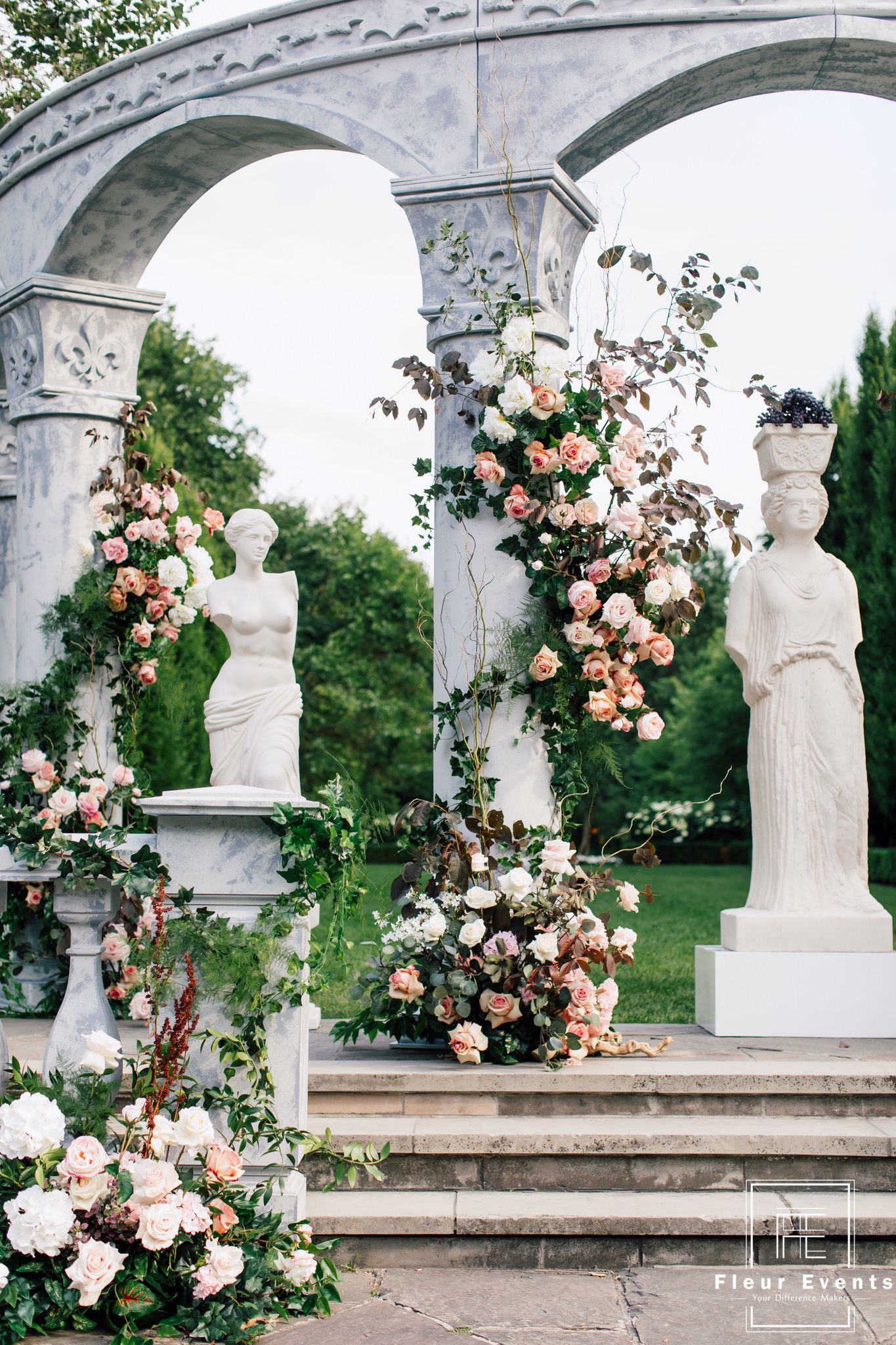 Fleurweddings-Wedluxe-graydon-hall-manor-yuki15