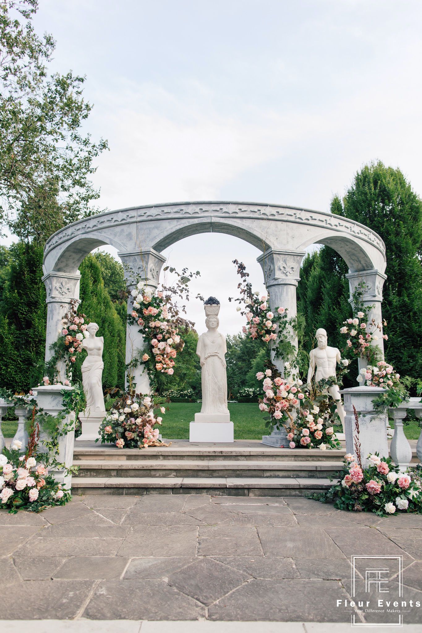 Fleurweddings-Wedluxe-graydon-hall-manor-yuki16