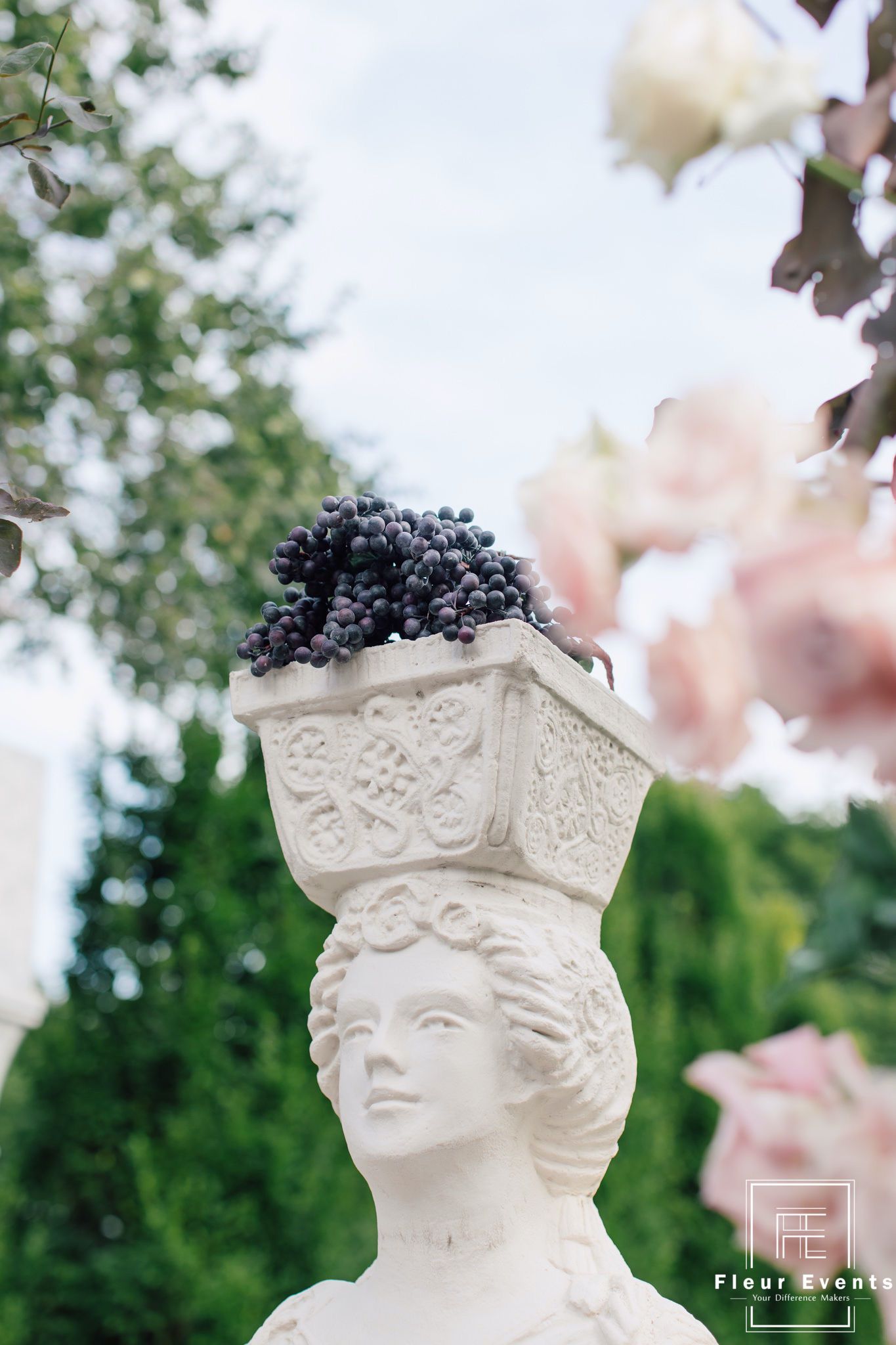 Fleurweddings-Wedluxe-graydon-hall-manor-yuki19