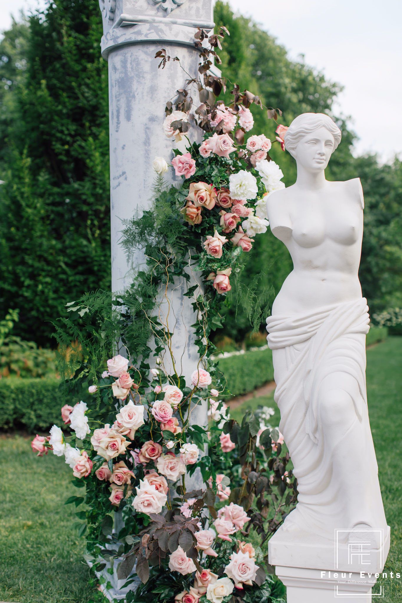 Fleurweddings-Wedluxe-graydon-hall-manor-yuki20