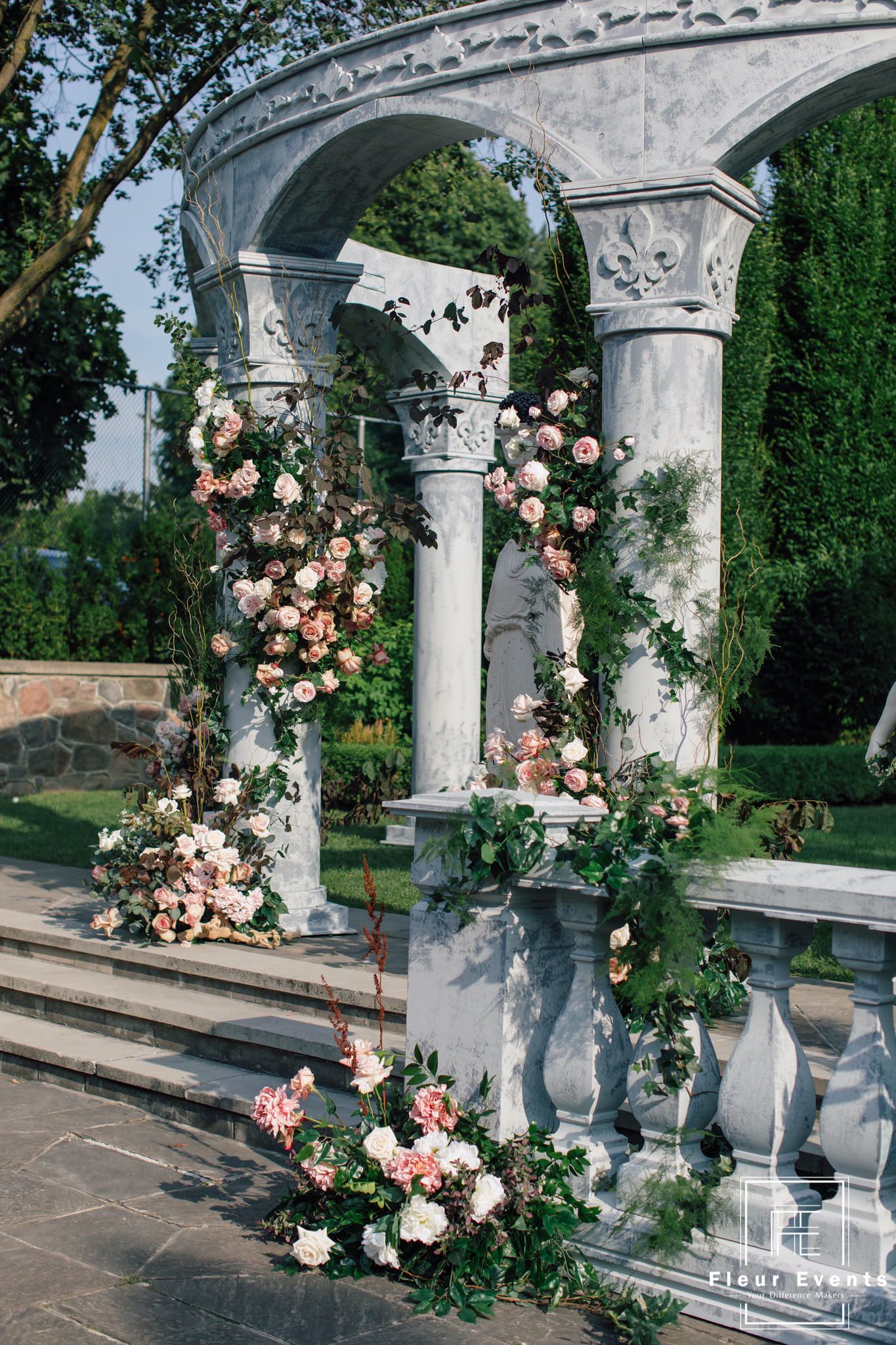 Fleurweddings-Wedluxe-graydon-hall-manor-yuki5