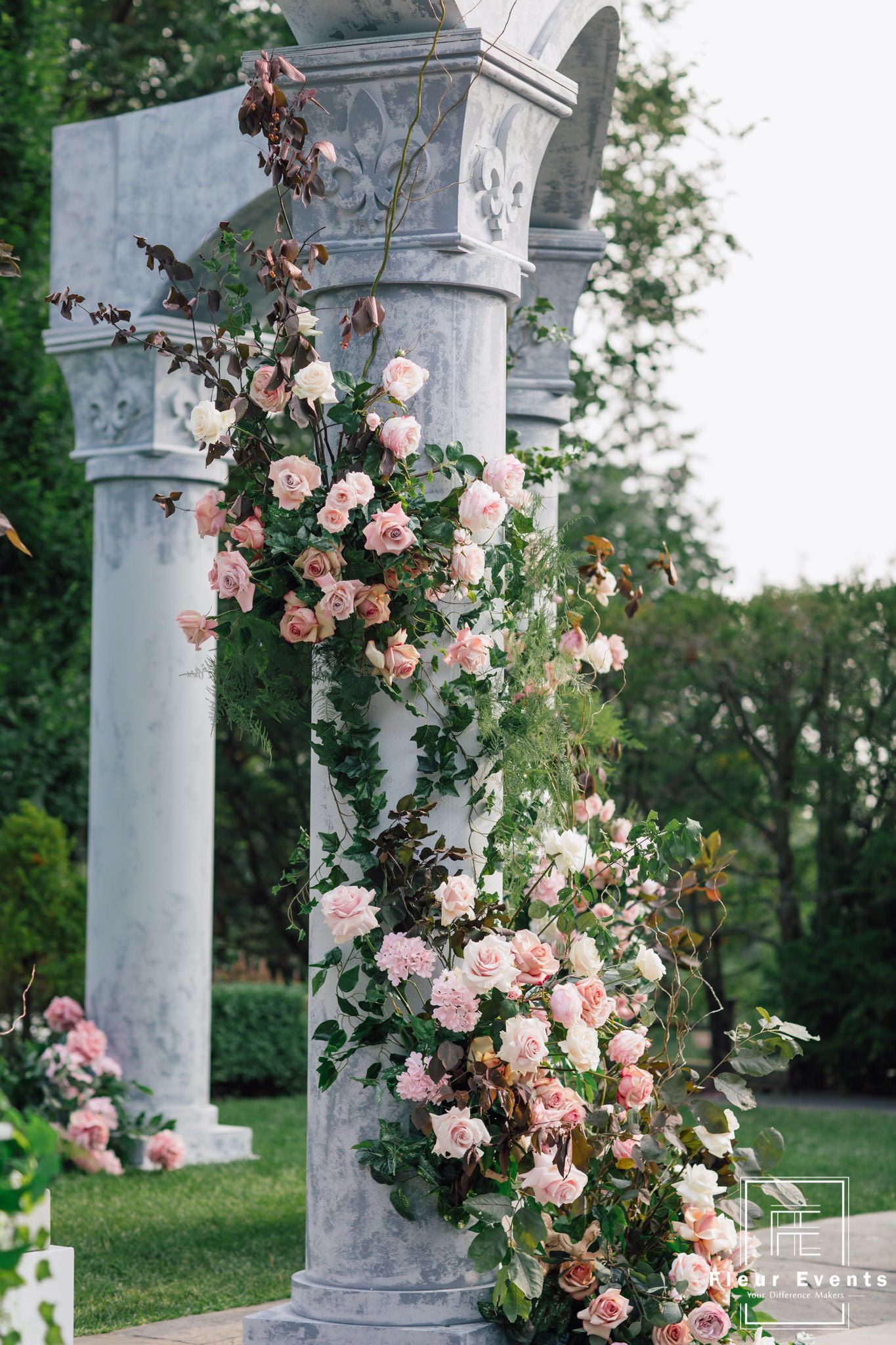 Fleurweddings-Wedluxe-graydon-hall-manor-yuki6