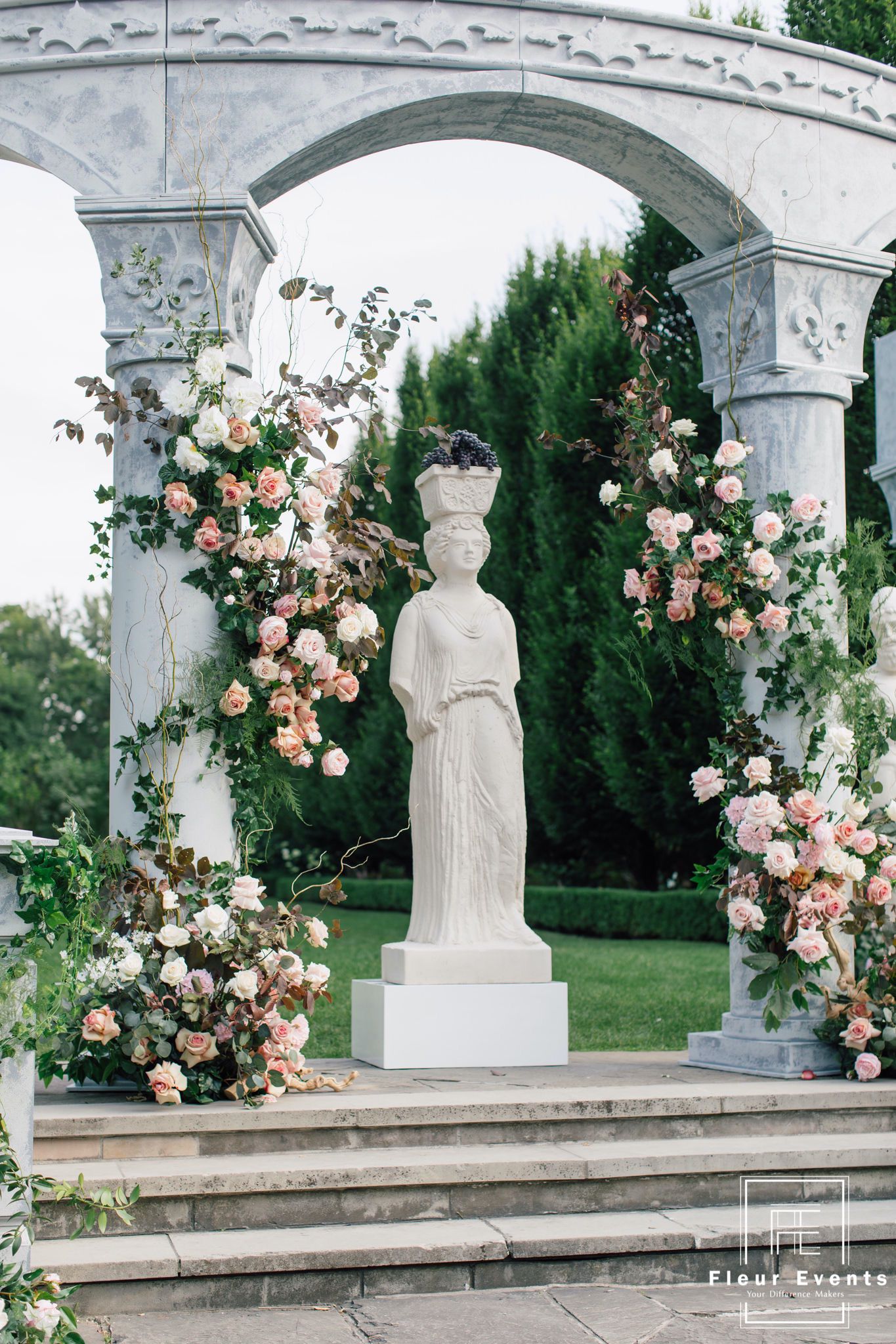 Fleurweddings-Wedluxe-graydon-hall-manor-yuki8