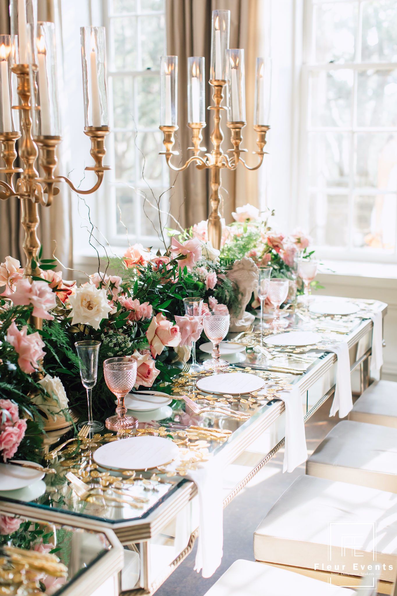 Fleurweddings-Wedluxe-graydon-hall-manor-yukizhou-dinner11