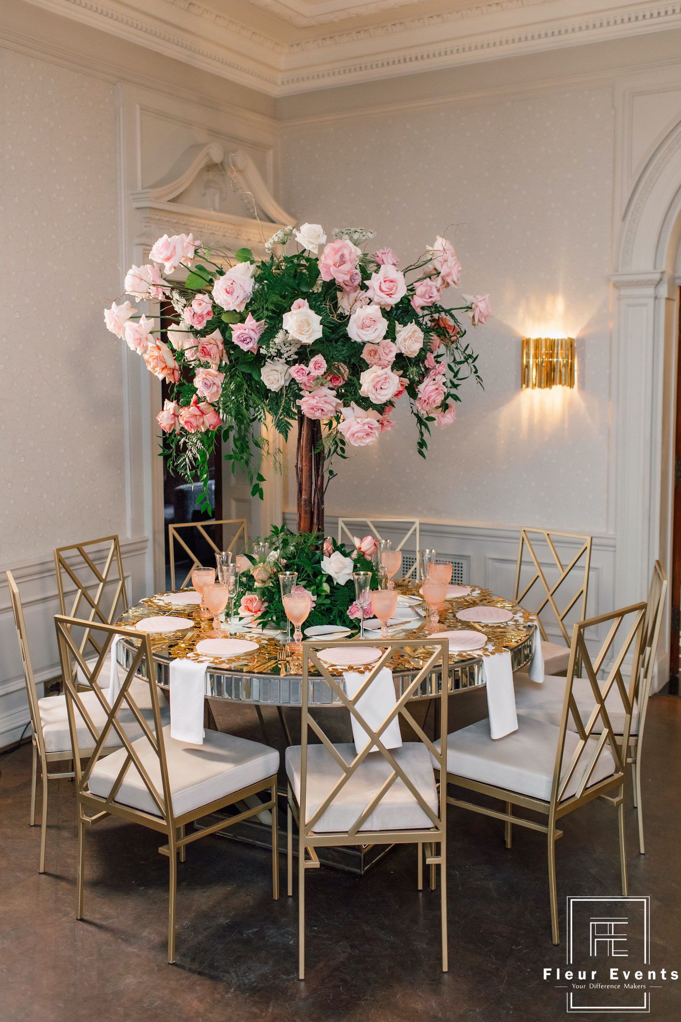 Fleurweddings-Wedluxe-graydon-hall-manor-yukizhou-dinner14