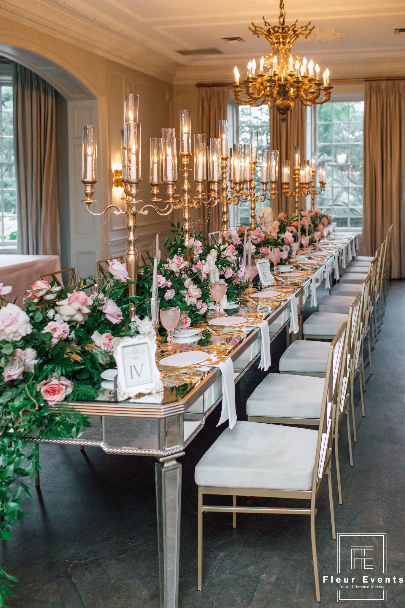 Fleurweddings-Wedluxe-graydon-hall-manor-yukizhou-dinner15