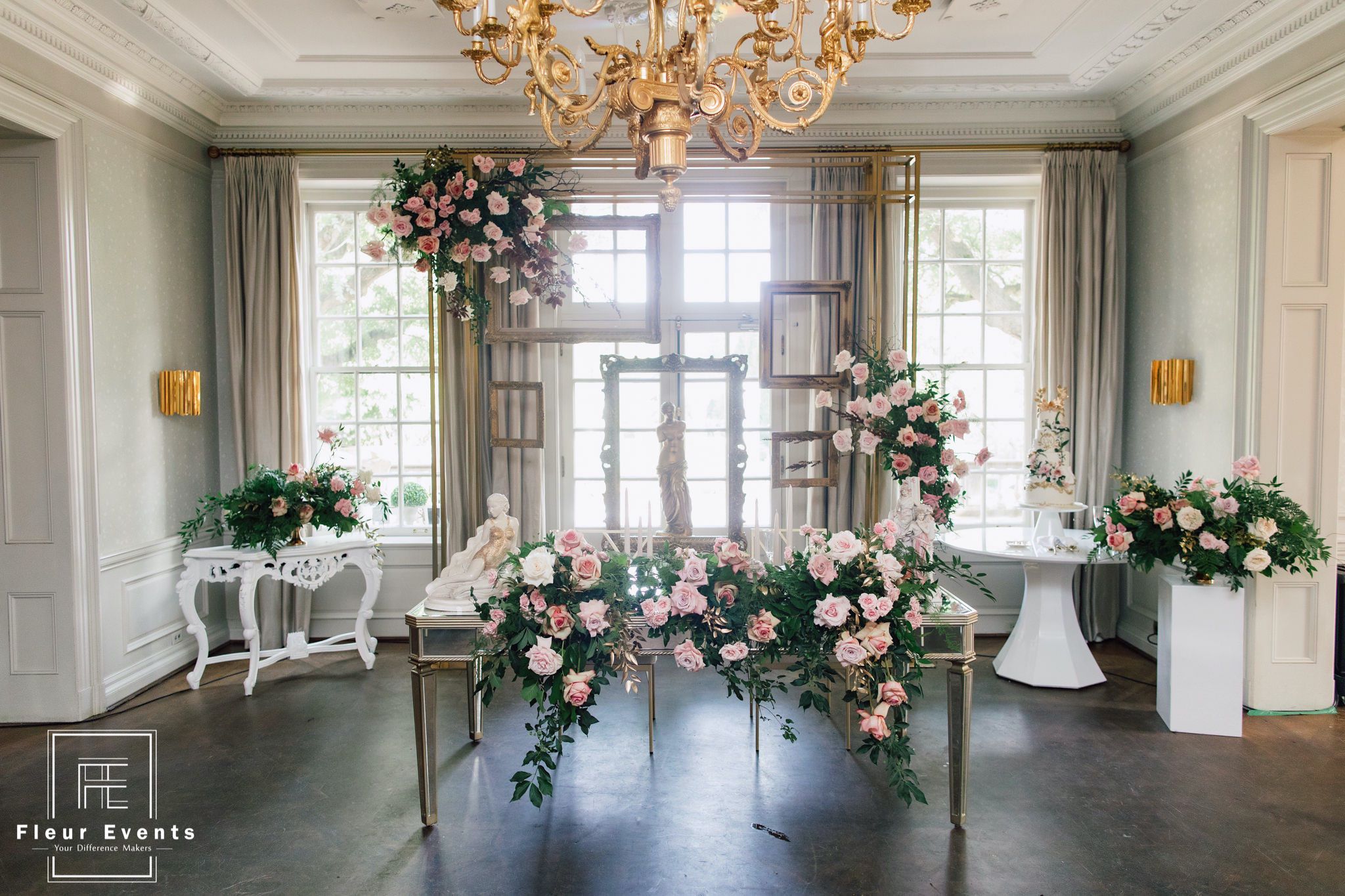 Fleurweddings-Wedluxe-graydon-hall-manor-yukizhou-dinner5