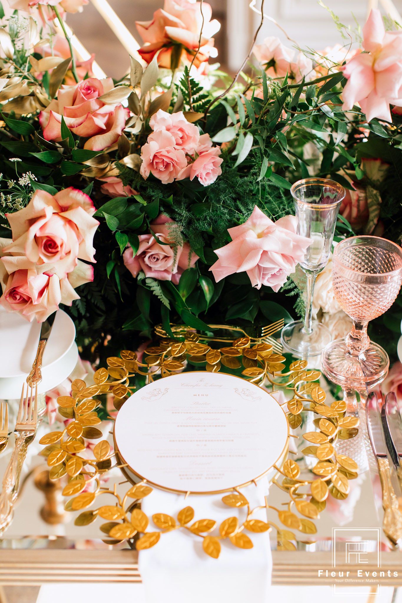 Fleurweddings-Wedluxe-graydon-hall-manor-yukizhou-dinner9