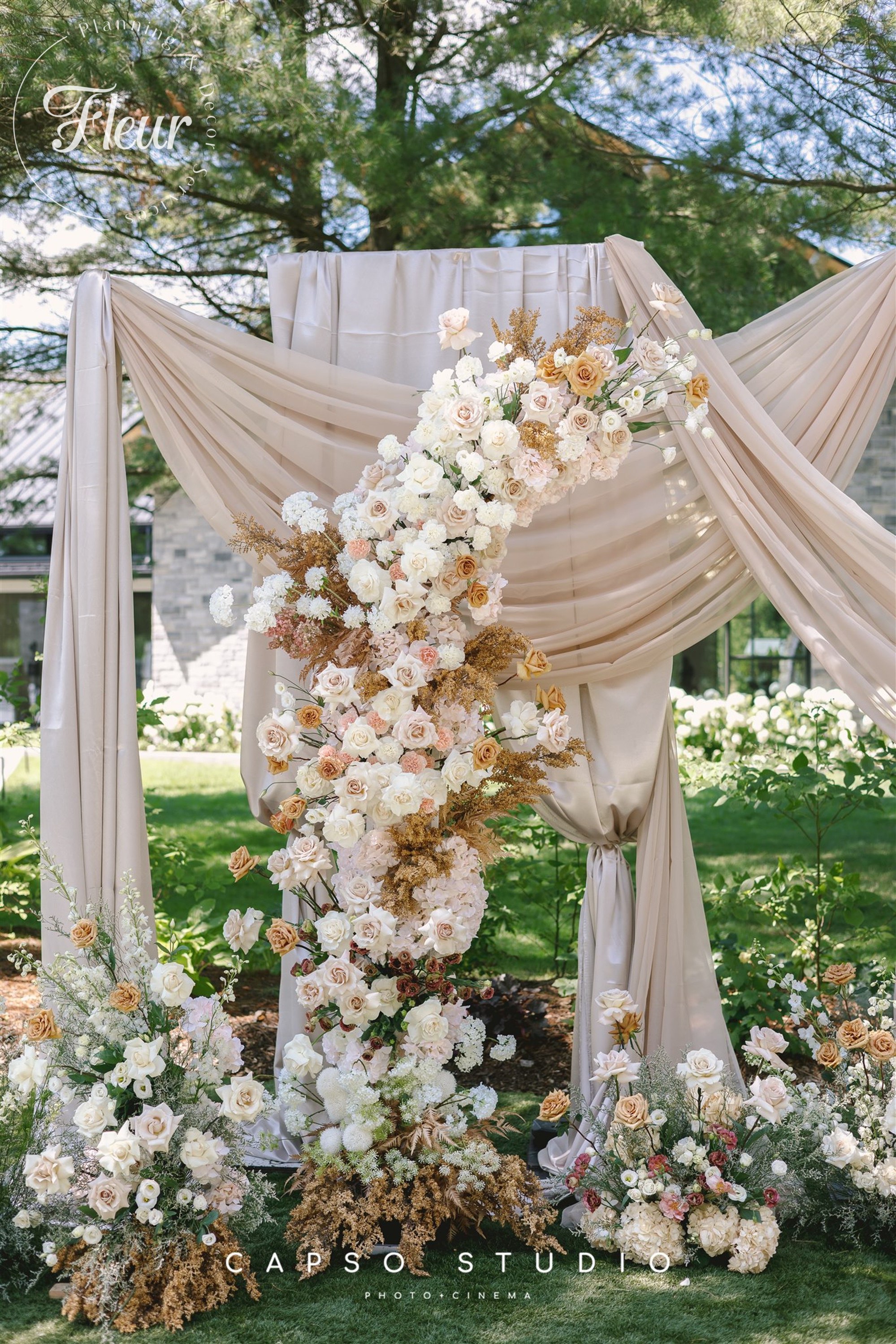 fleurweddings_QueenieRonald_threefeathersterrace13