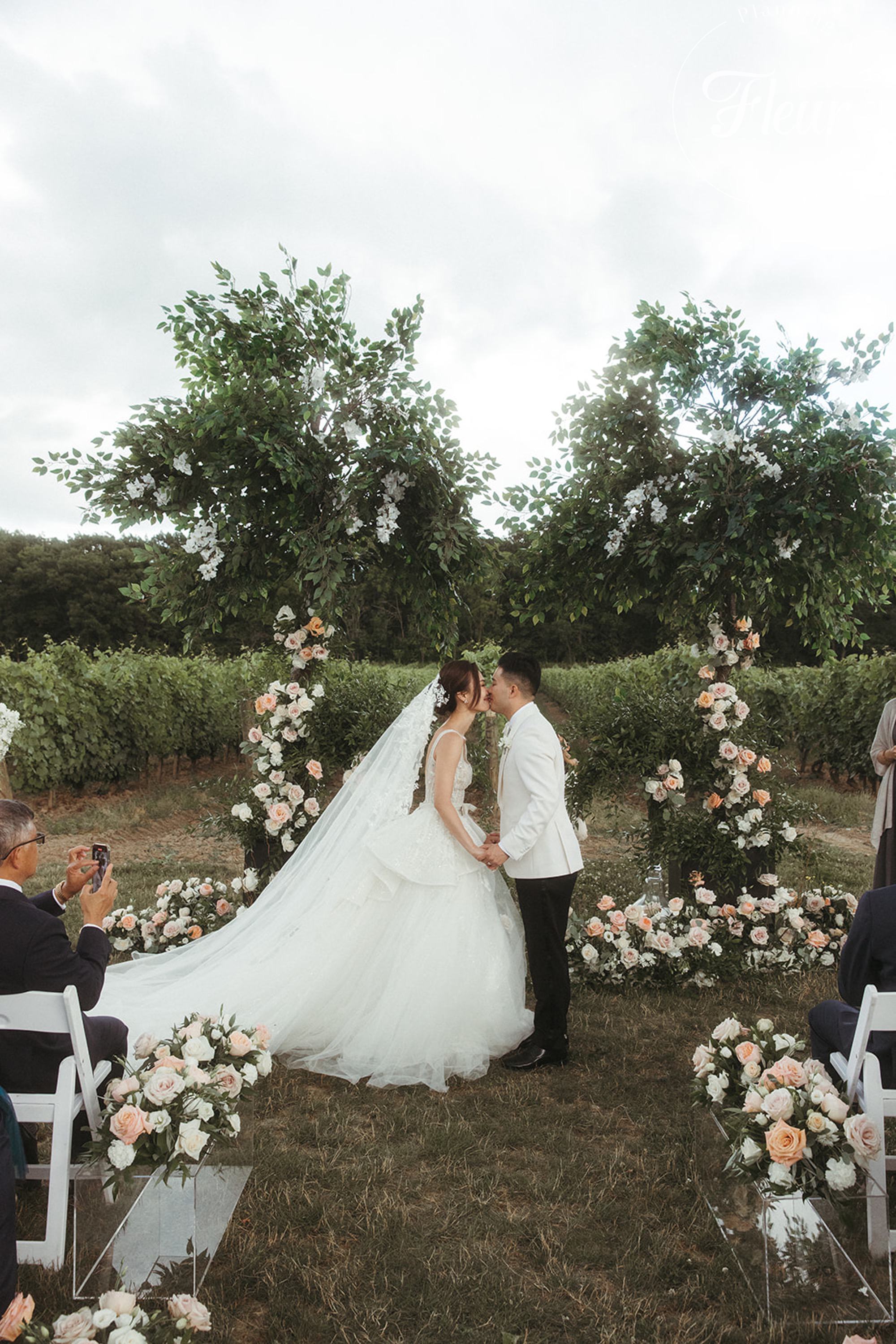 fleurweddings_chateaudescharmes_janealex35