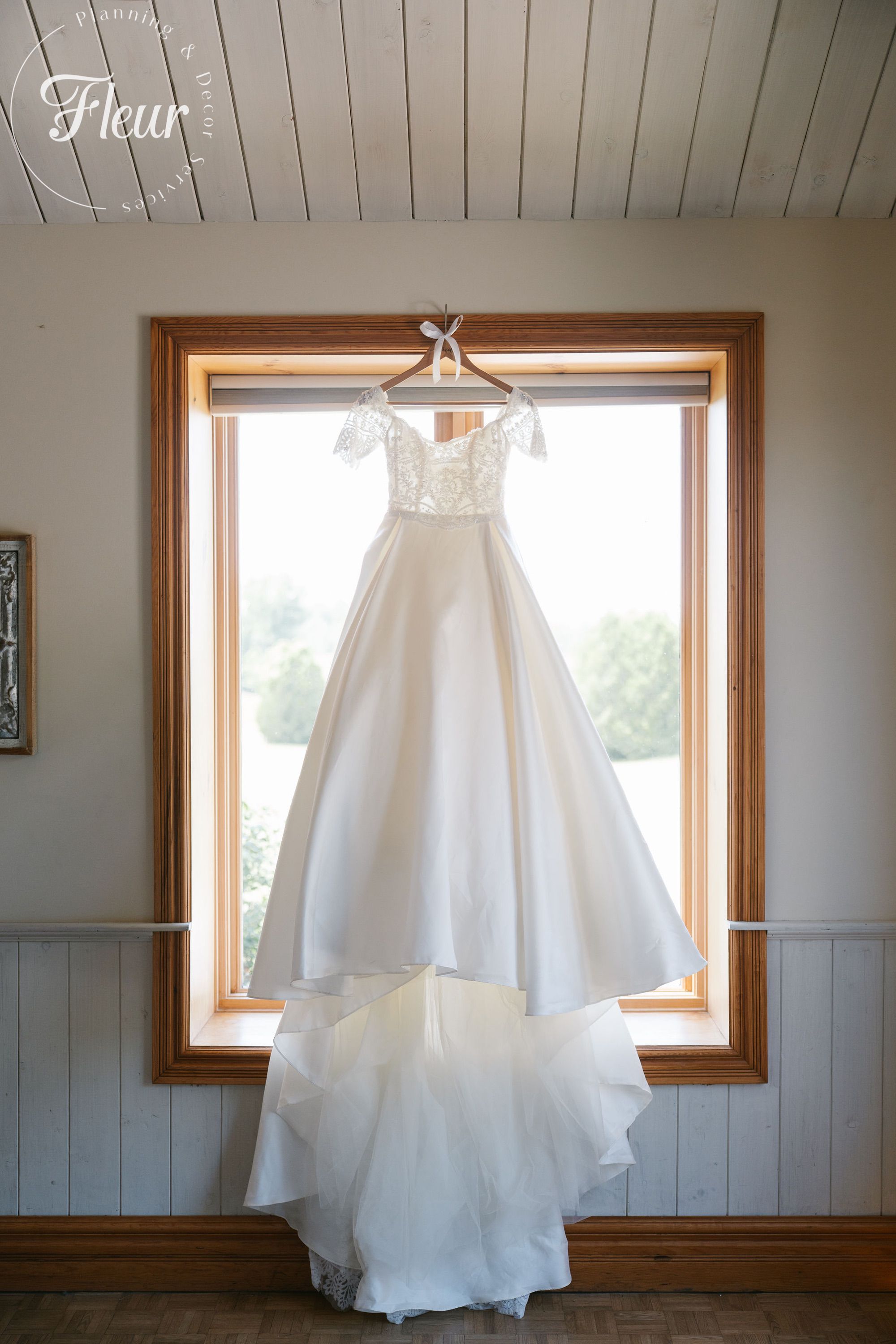 fleurweddings_waterstoneestateandfarm_floriaseth2