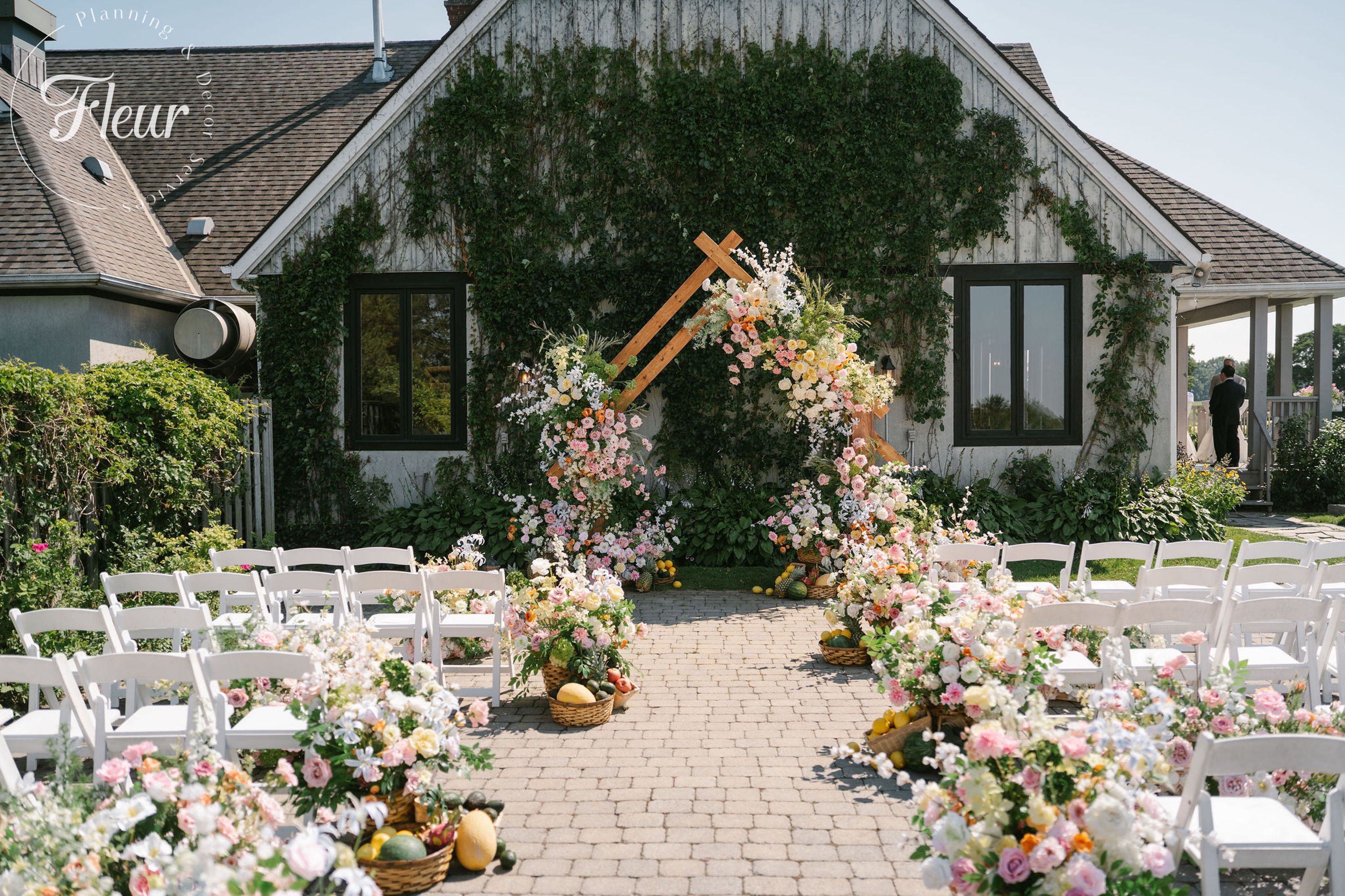 fleurweddings_waterstoneestateandfarm_floriaseth51
